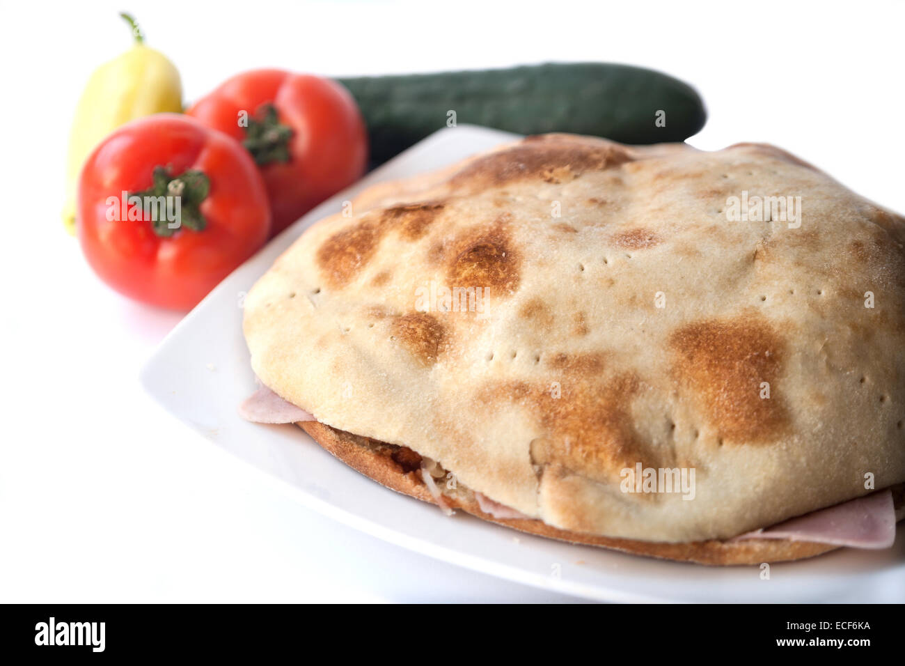 Grigliata di panini farciti con funghi champignon, basilico, arrostito red pepper aioli, pomodoro e formaggio. Dof poco profondo, non Foto Stock