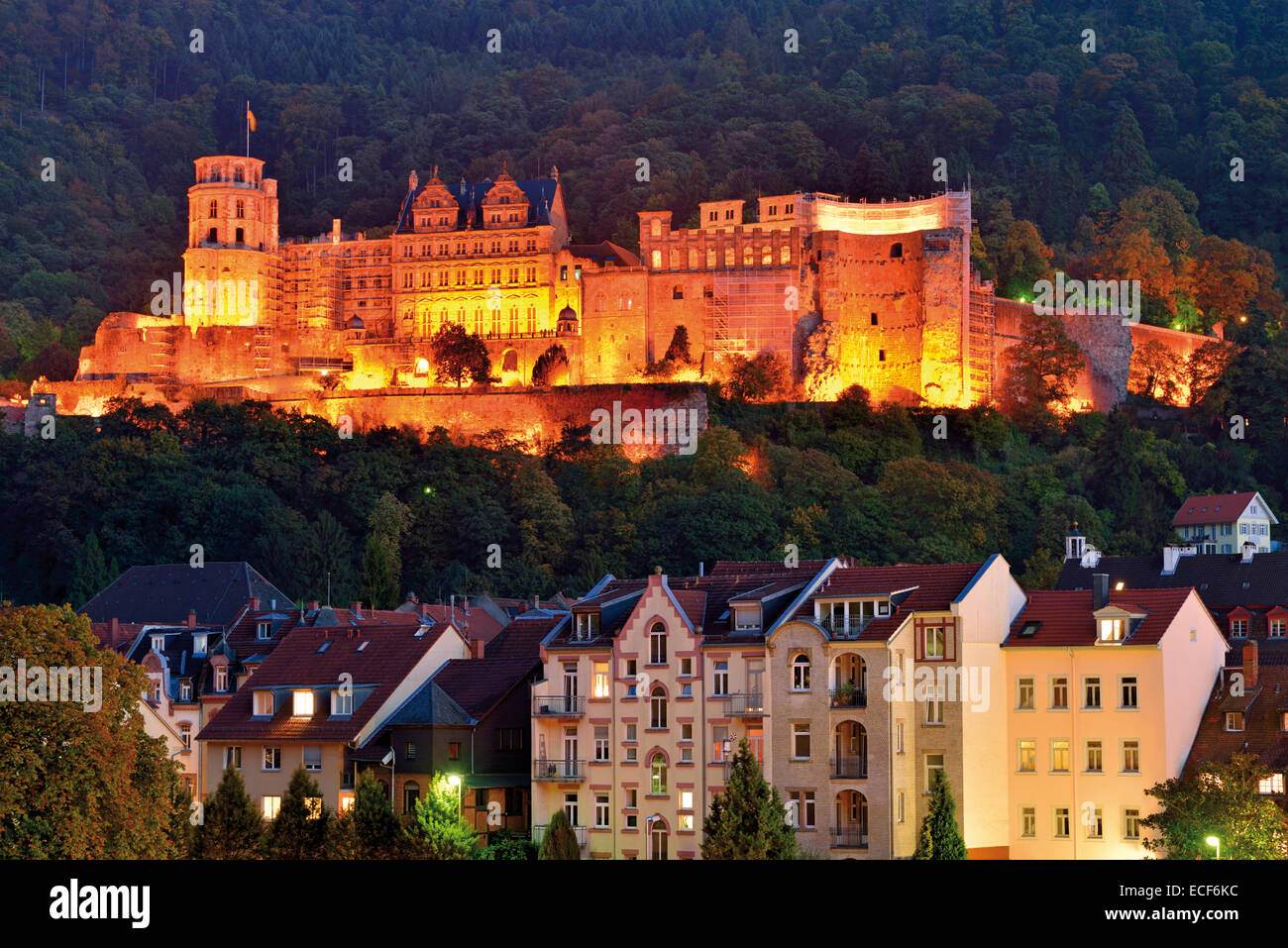 Germania, Baden-Württemberg: vista notturna del castello di Heidelberg Foto Stock
