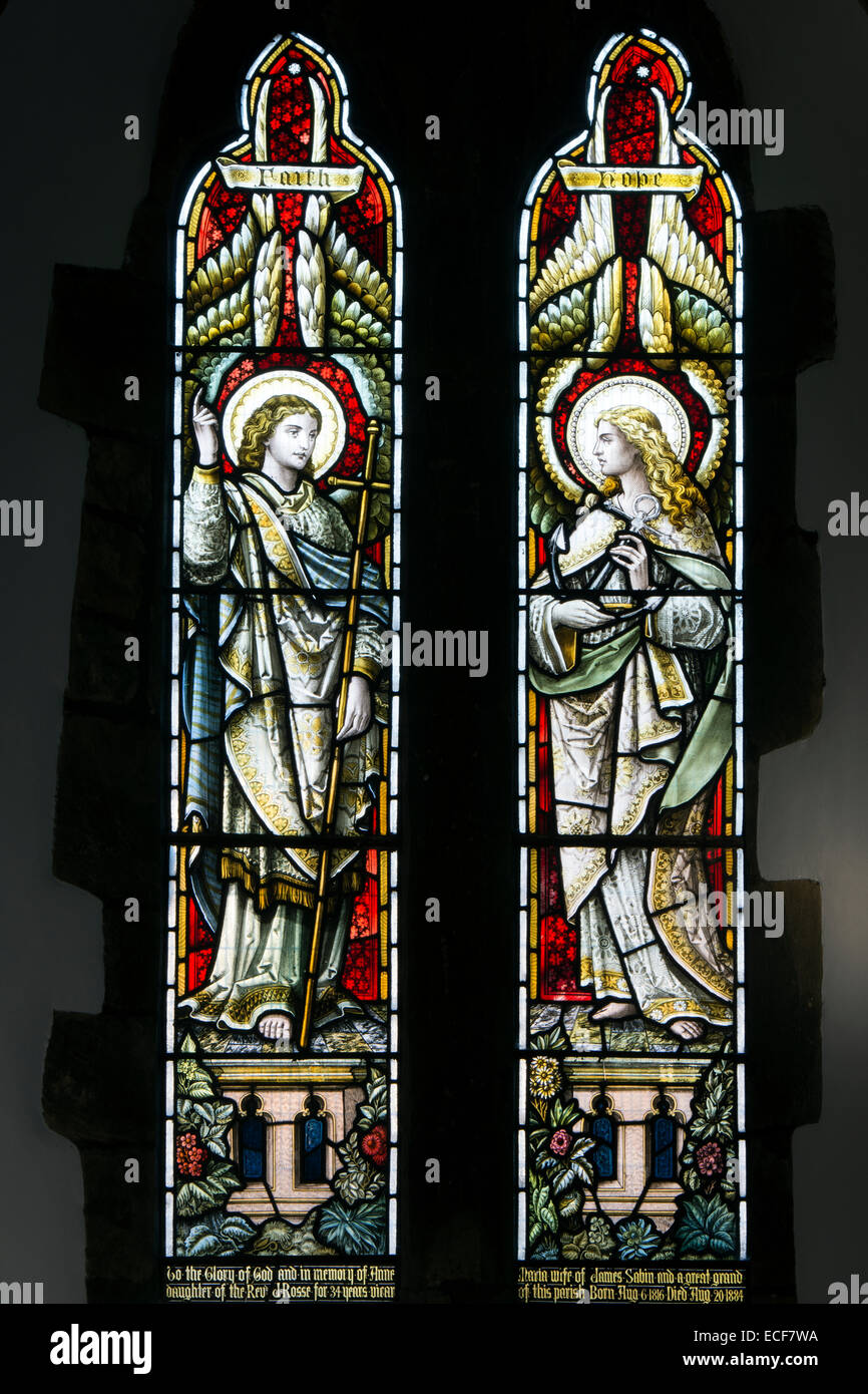La fede e la speranza in vetro colorato, Santa Maria Maddalena la Chiesa, Wardington, Oxfordshire, England, Regno Unito Foto Stock