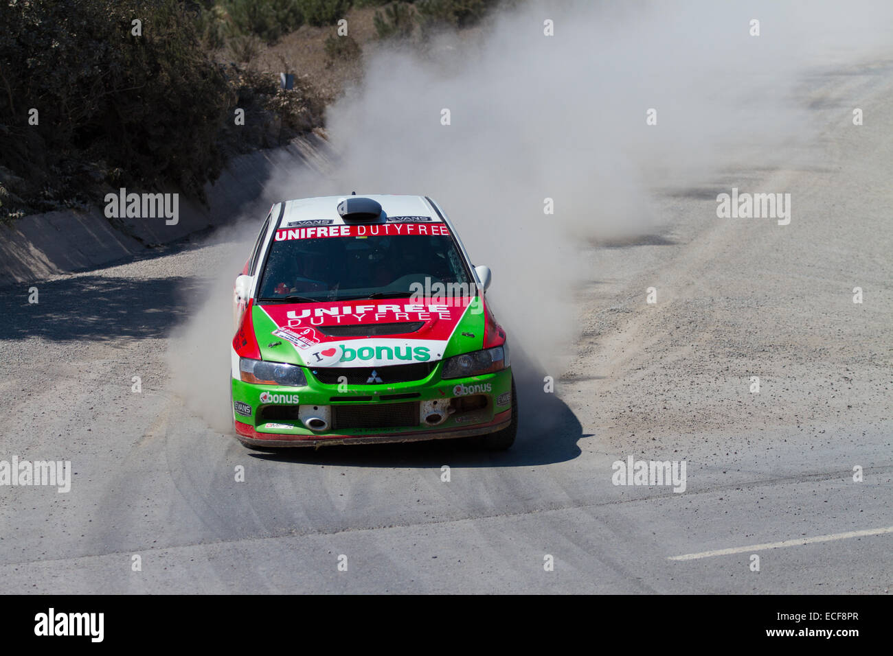 ISTANBUL, Turchia - 13 luglio 2014: Ercan Kazaz rigidi Mitsubishi Lancer Evo 9 di Bonus Parkur Unifree Racing Team in 35. Istanbul Foto Stock