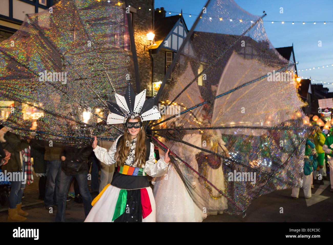 Gli interpreti di luci di Natale accendere in Ambleside, Lake District, UK. Foto Stock