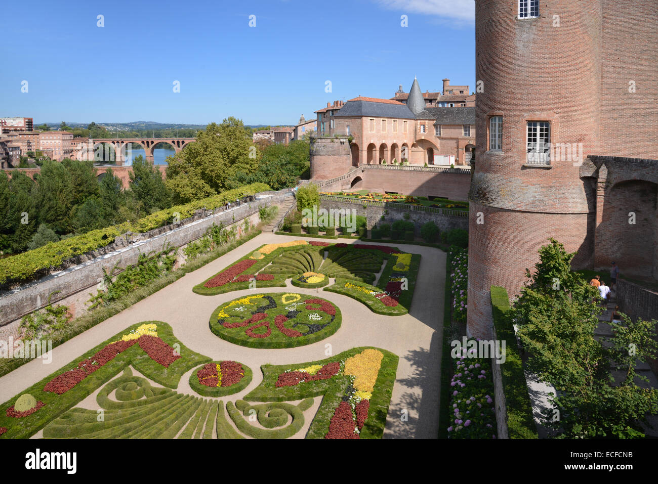 Formale giardino francese del Palazzo dei Vescovi o Palais de la Berbie home al museo Toulouse-Lautrec Albi Tarn Francia Foto Stock