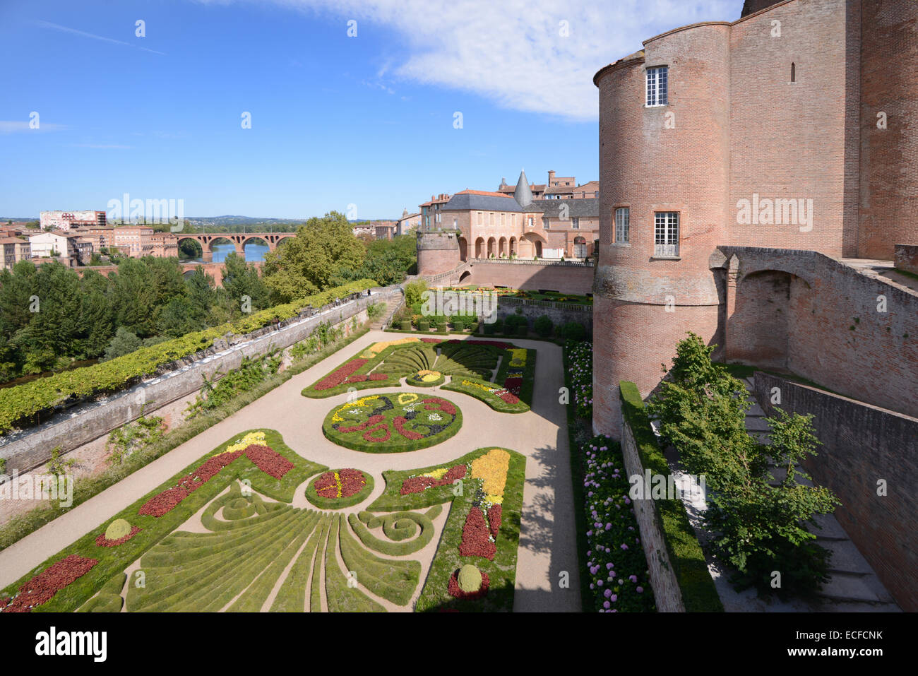 Formale giardino francese del Palazzo dei Vescovi o Palais de la Berbie home al museo Toulouse-Lautrec Albi Tarn Francia Foto Stock