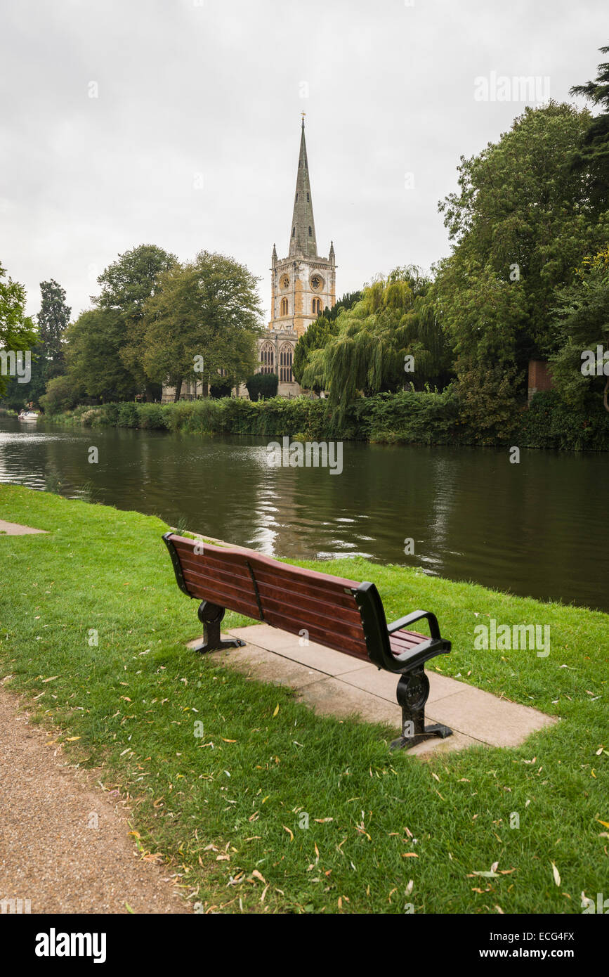 Chiesa della Santa Trinità sulle rive del fiume Avon nel centro di Stratford Upon Avon, Warwickshire, Regno Unito Foto Stock