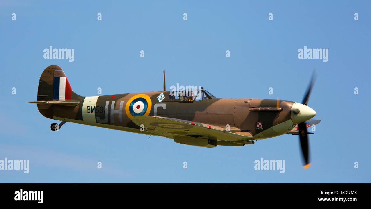 Vickers Supermarine Spitfire Mk Vb J-HC BM597 G-MKVB in volo a Lydd Aeroporto Foto Stock
