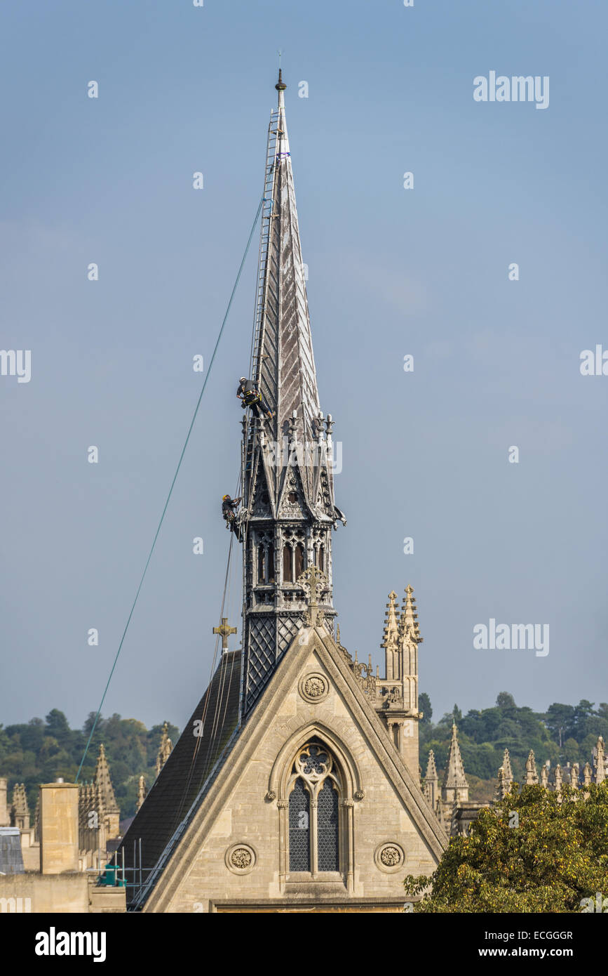 Essendo le riparazioni effettuate sulla guglia della cappella di Exeter College di Oxford Foto Stock