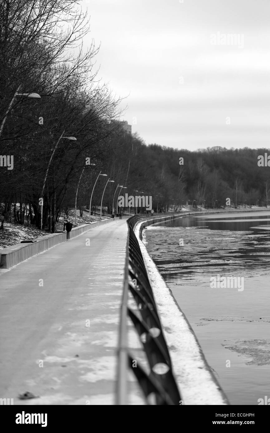 Argine del fiume di Mosca nel parco Fili Foto Stock