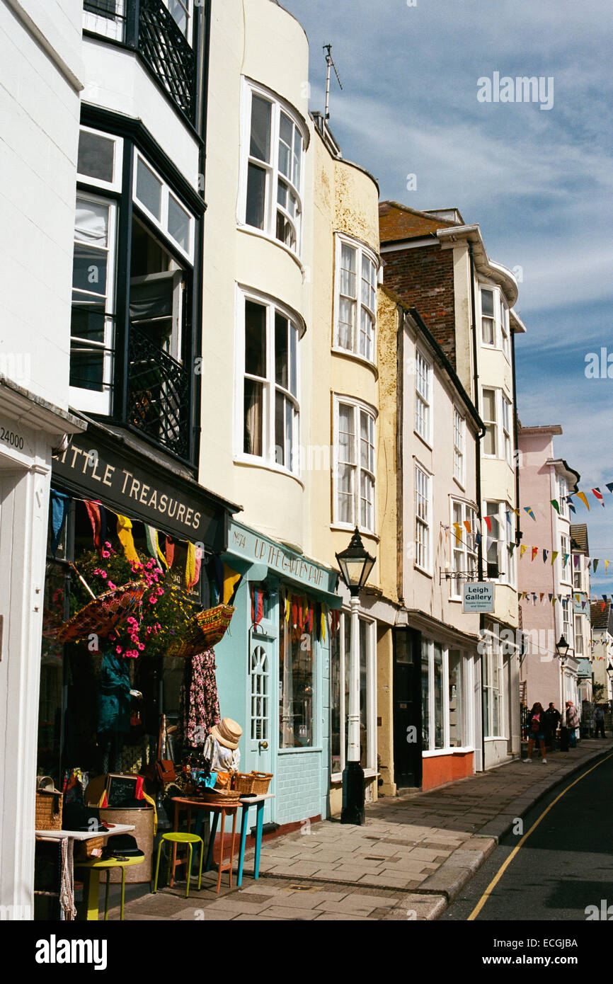 High street a Hastings old town, east sussex, Regno Unito Foto Stock