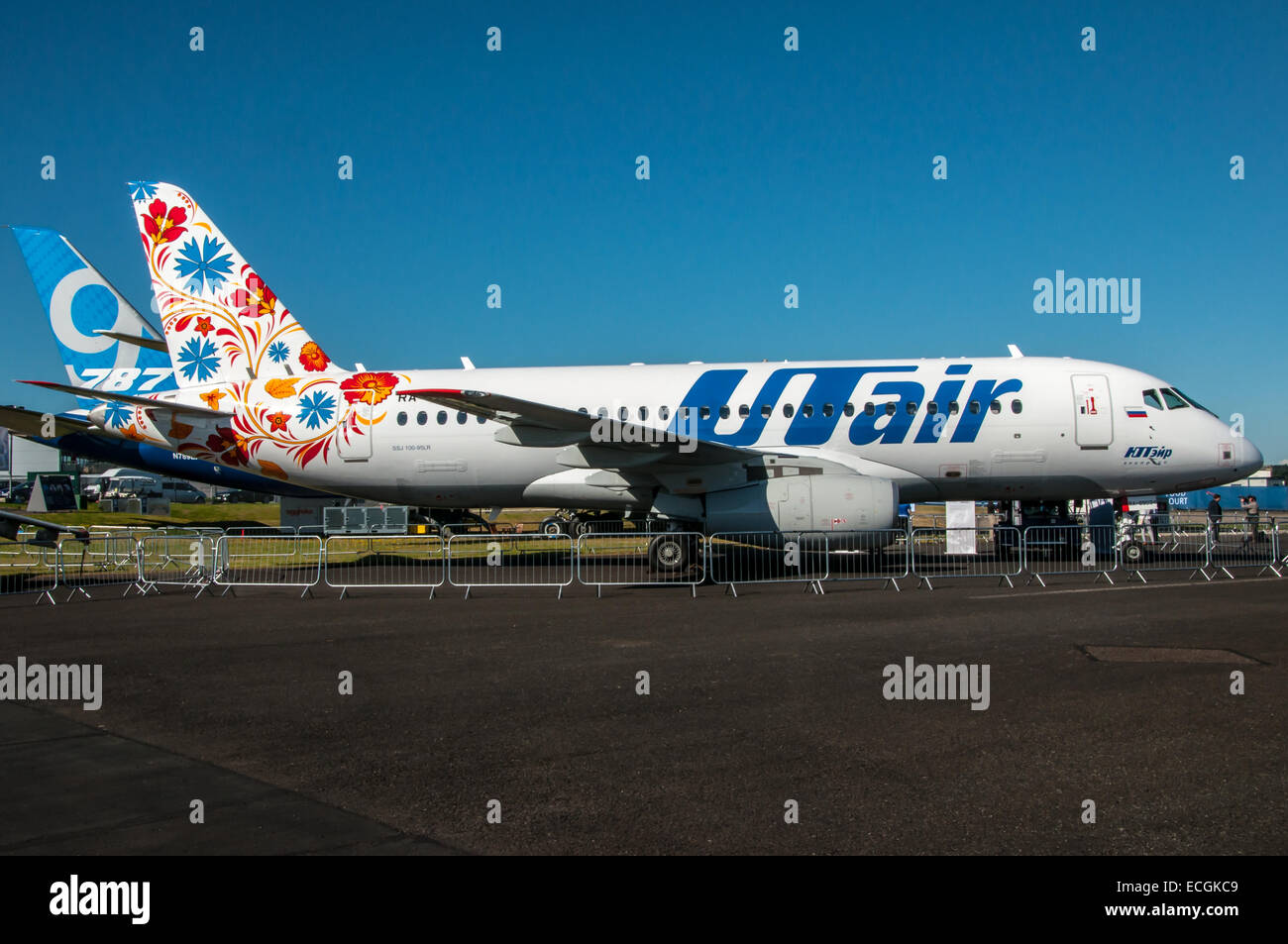 Il Sukhoi Superjet 100 è un moderno fly-by-wire jet regionale con 8 (VIP) a 108 (economia) posti a sedere costruito in Russia Foto Stock