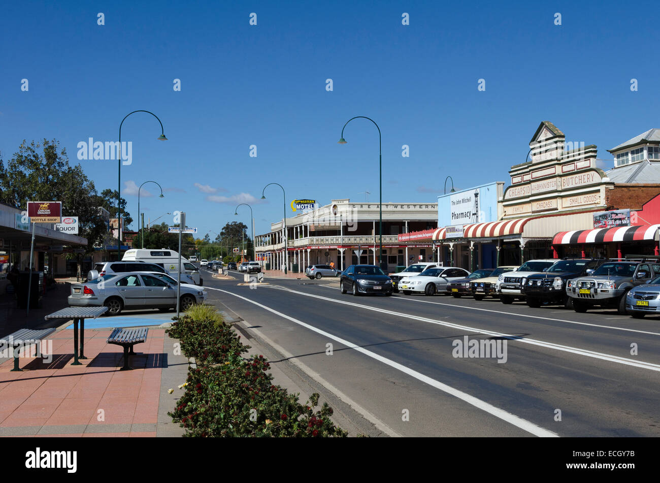 Great Western Hotel e negozi, barriera Autostrada, strada principale, Cobar Aeroporto, Nuovo Galles del Sud, Australia Foto Stock