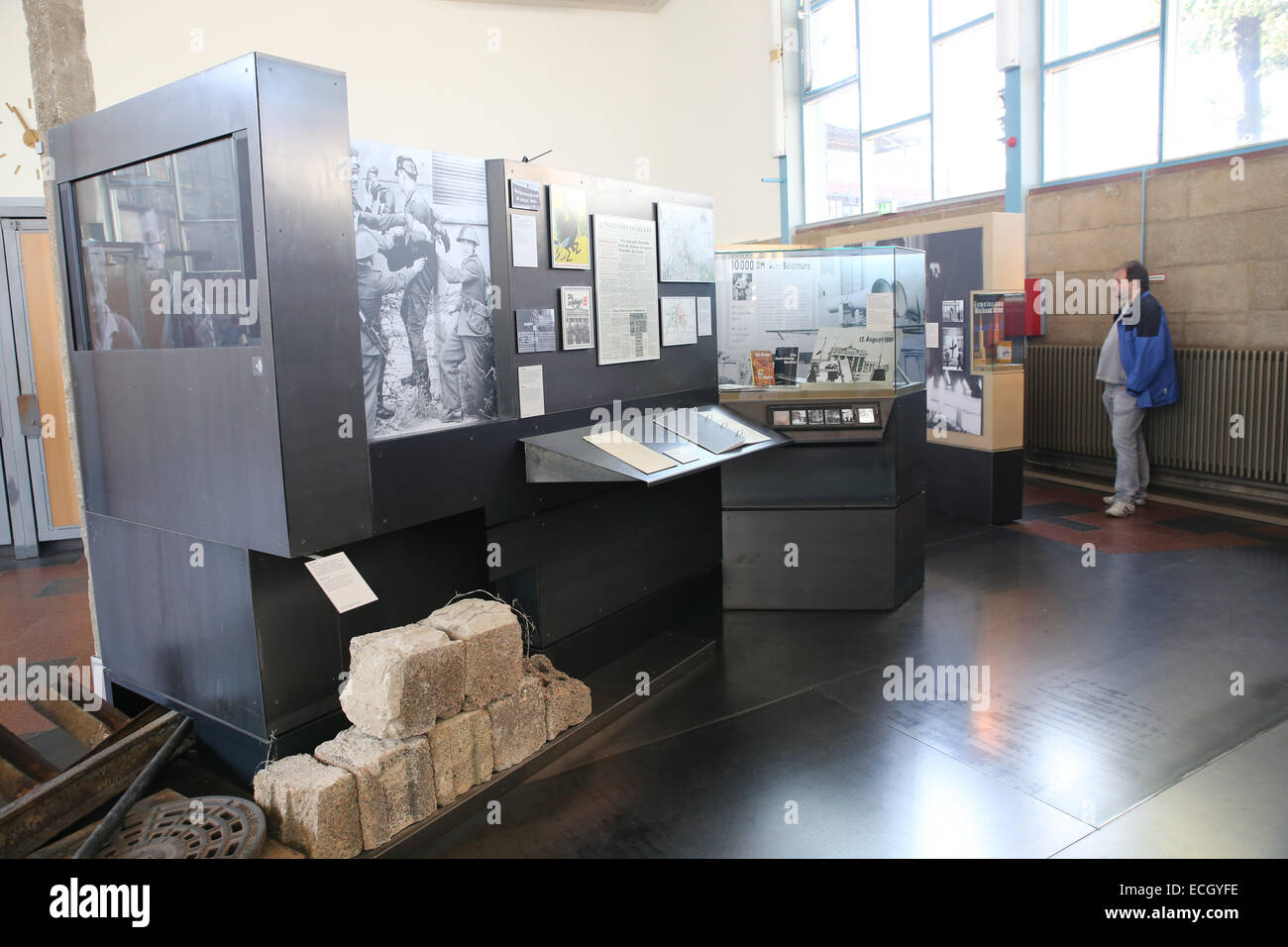 Attraversamento delle frontiere Museum di Berlino palace di lacrime Foto Stock
