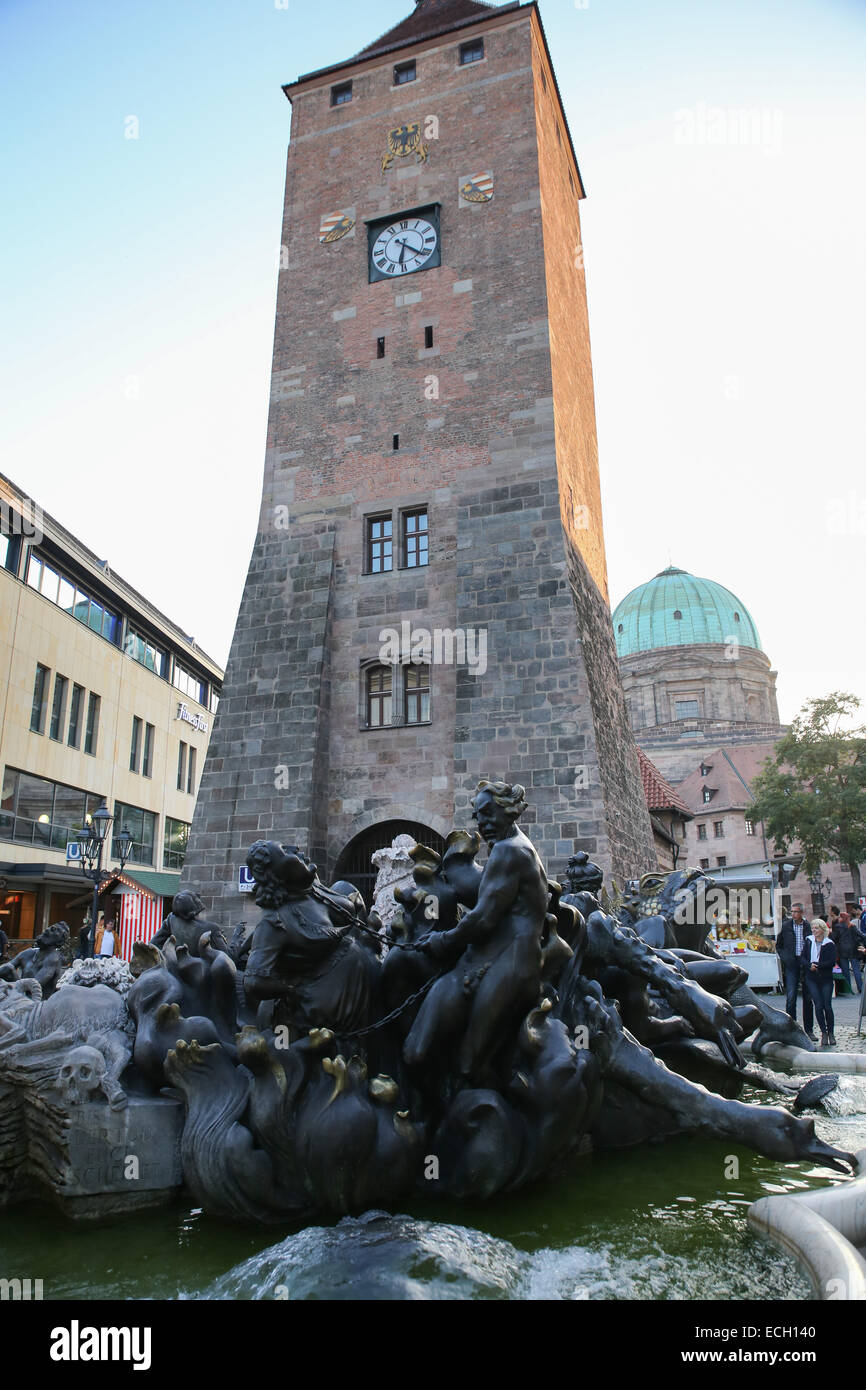 Il matrimonio di Norimberga Fontana torre dell orologio Germania Foto Stock