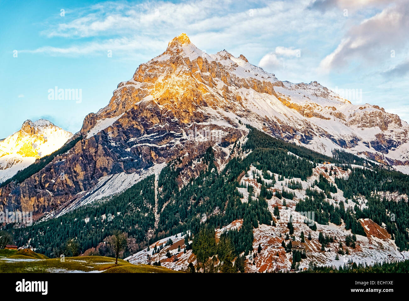 Picco alpino in swiss highland vicino a Interlaken in inverno Foto Stock