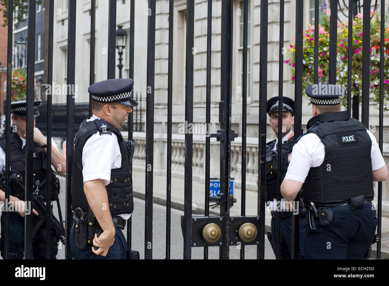 Porte a 10 Downing Street City of Westminster London Inghilterra England Foto Stock