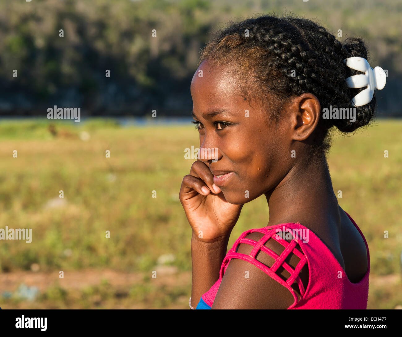 Ragazza malgascia, circa 9 anni, ritratto, Bekopaka, Manambolo, Madagascar Foto Stock