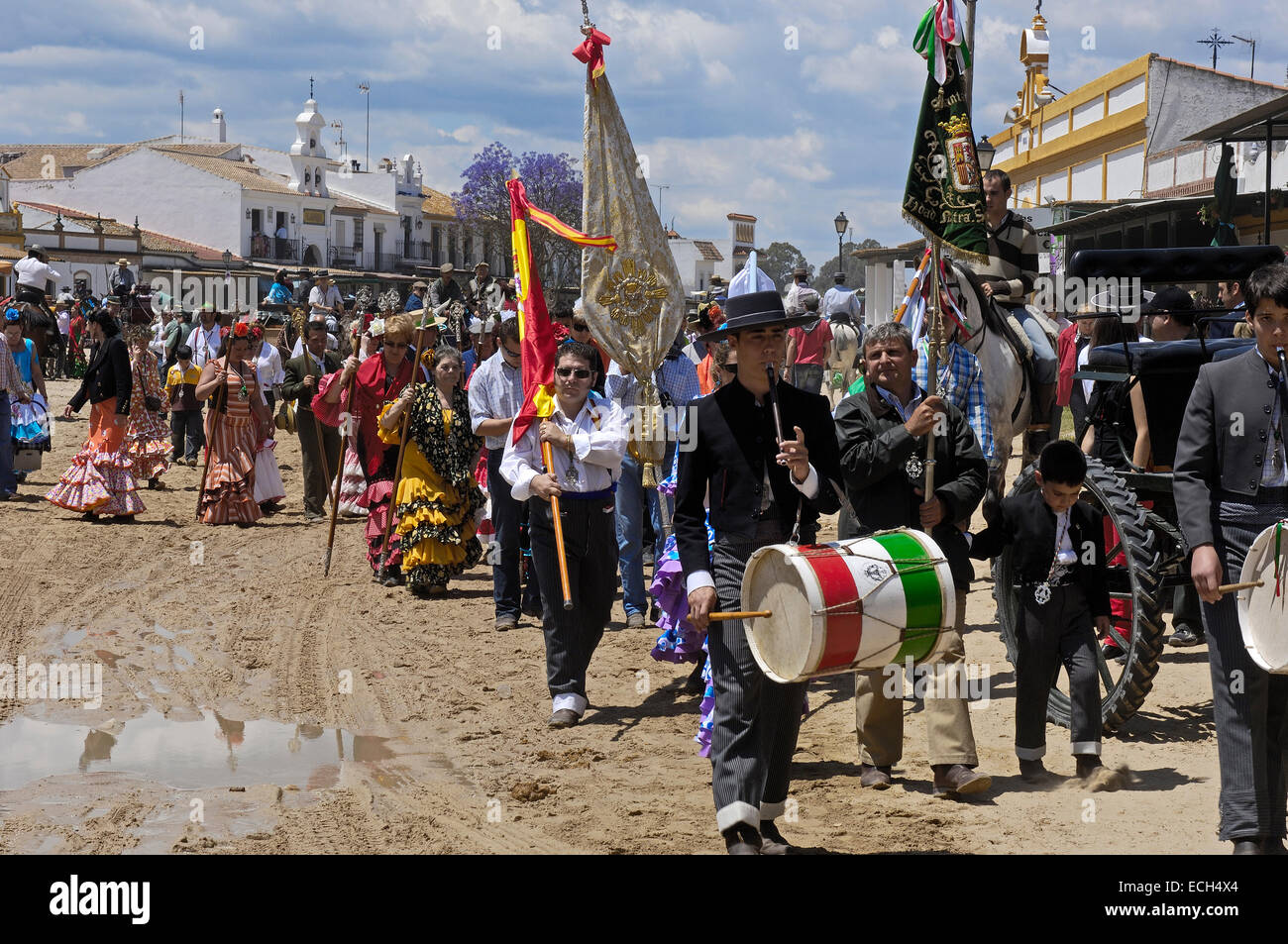 Pellegrini a El Rocio village, 'Romería', pellegrinaggio, a El Rocío, Almonte, Huelva, Andalusia, Spagna, Europa Foto Stock