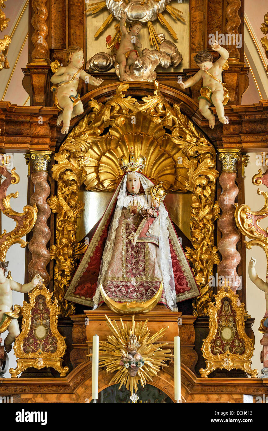 Altare maggiore con la pittura, Grazia Cappella con interni rococò, la Chiesa del pellegrinaggio dell'Assunzione, Hohenpeißenberg Foto Stock