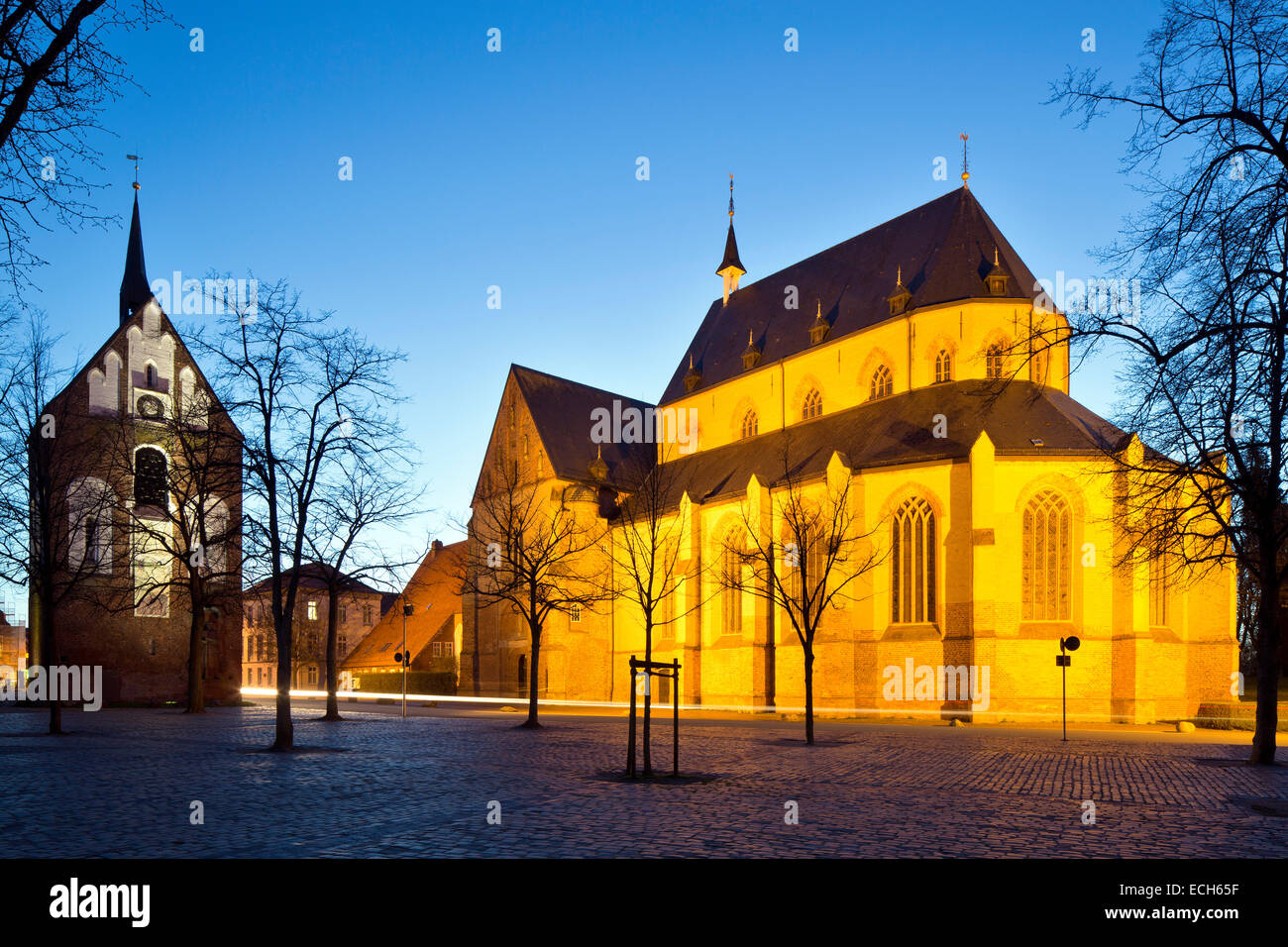 Ludgerikirche romanica chiesa del XIII secolo con il campanile, Norden, Frisia orientale, Bassa Sassonia, Germania Foto Stock