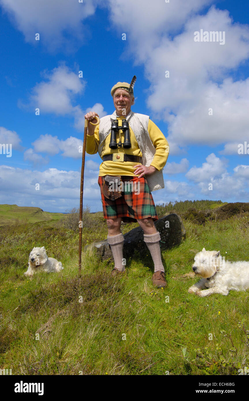 Scottish man a Dunvegan, Isola di Skye, regione delle Highlands, Scotland, Regno Unito, Europa Foto Stock