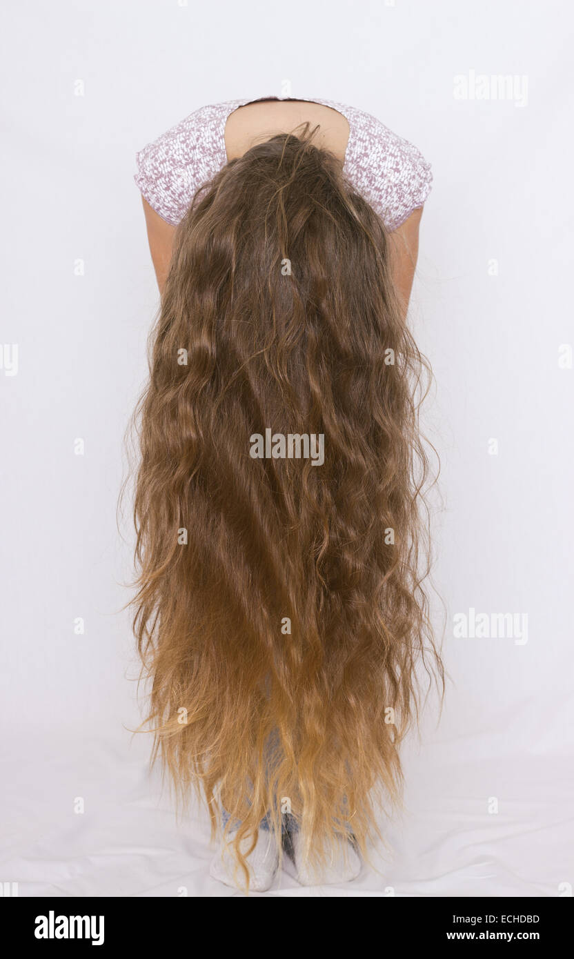 Ragazza con lunghi capelli biondi Foto Stock