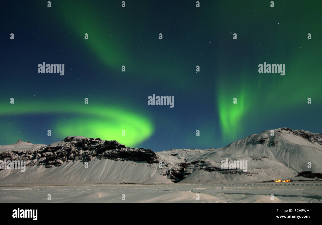 Fantastici Northern Lights visualizzazione nel sud dell'Islanda Foto Stock
