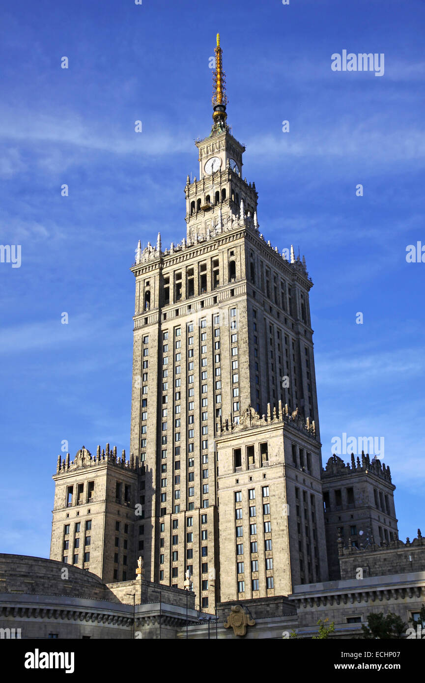 Uno dei più alti edifici di Europa - Palazzo della Cultura e della scienza a Varsavia, Polonia Foto Stock