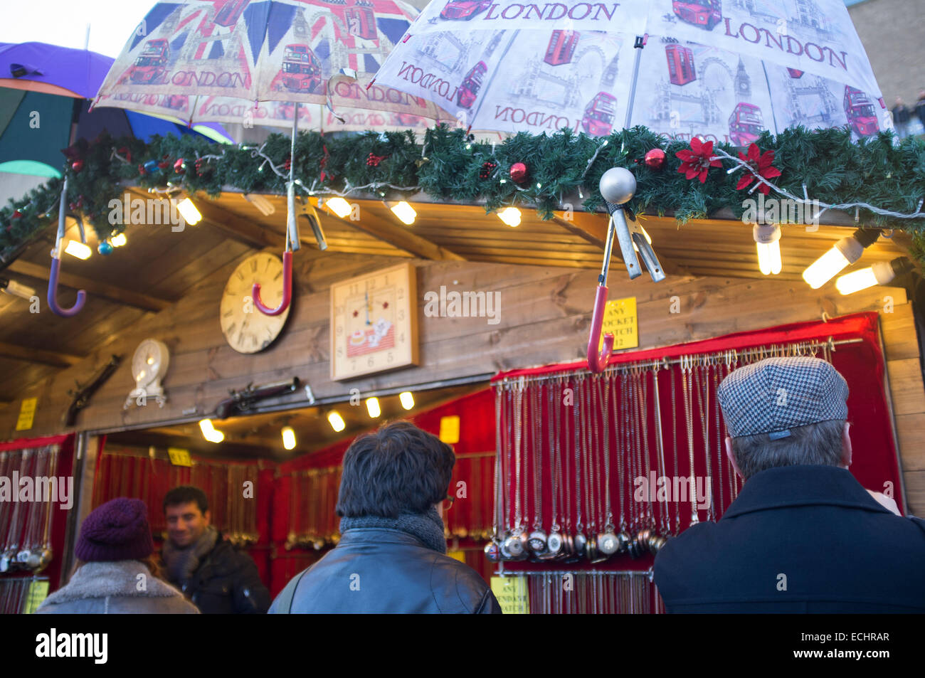 Ombrello di Londra alla Tate Modern Mercatino di Natale Foto Stock