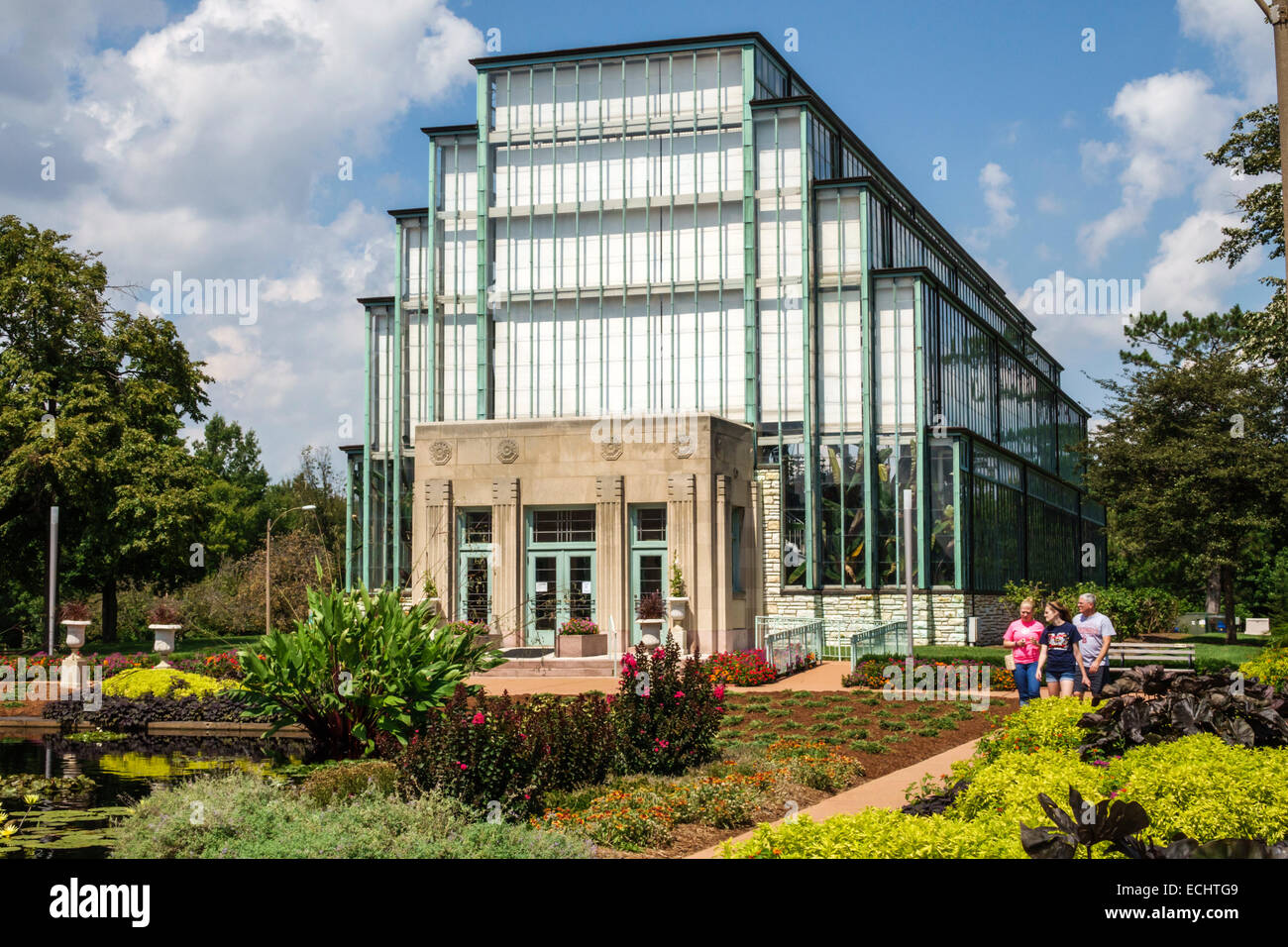 Saint St. Louis Missouri,Forest Park,Urban Public Park,The Jewel Box,edificio storico,art deco,WPA,1936,serra,orticoltura,giardino,stagno,uomo m Foto Stock