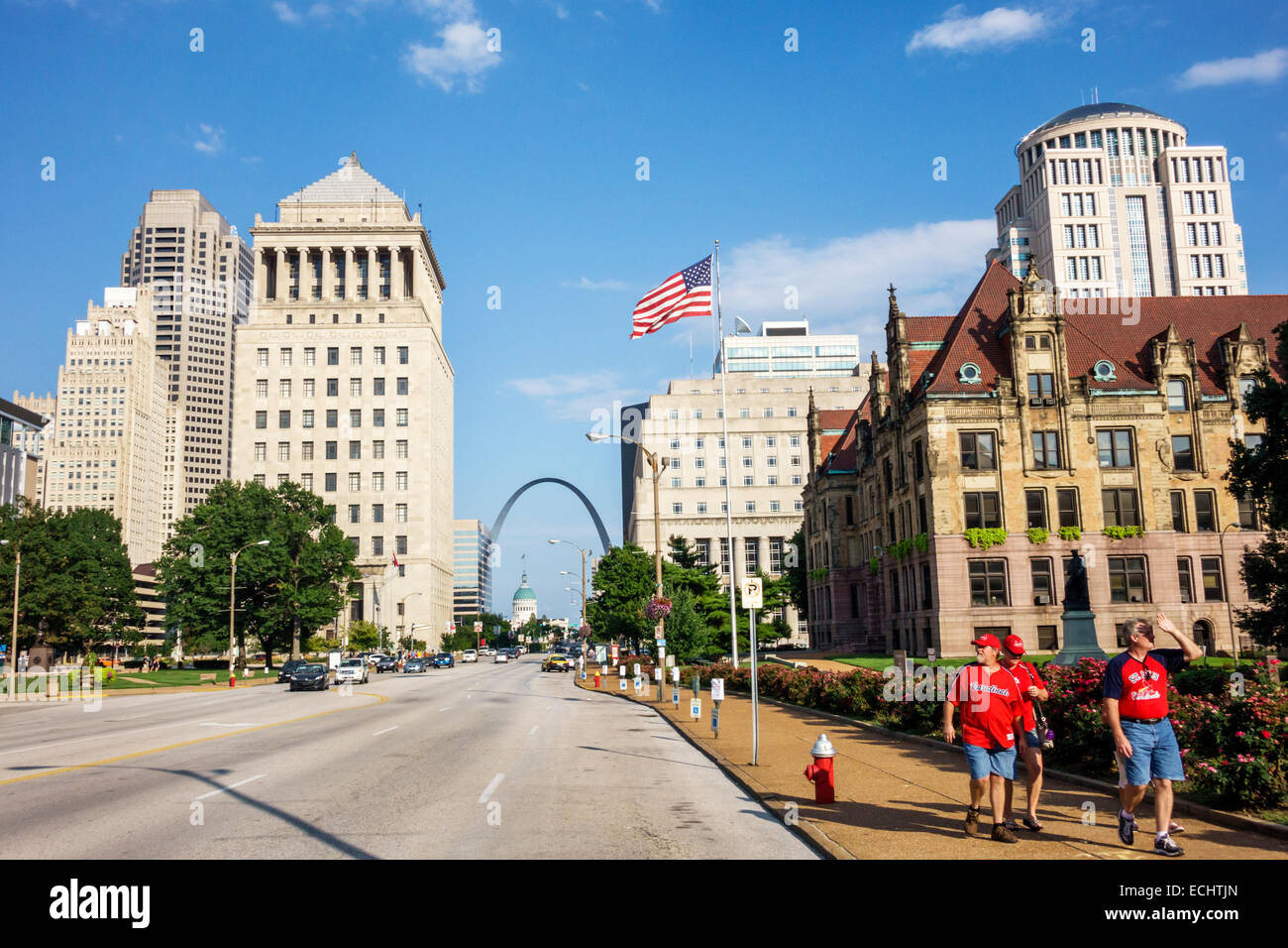 Saint St. Louis, Missouri, Market Street, St Louis Gateway Mall, Gateway Arch, Street scene, arco, edificio, punto di riferimento, Municipio, edificio della Corte civile, 22 Ju Foto Stock