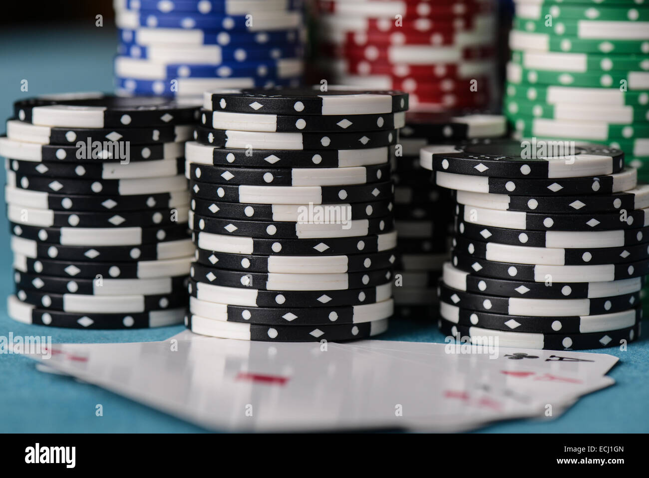 Stacked Chip di Poker con scheda di Ace Foto Stock Stacked Chip di Poker con scheda di Ace Foto Stock