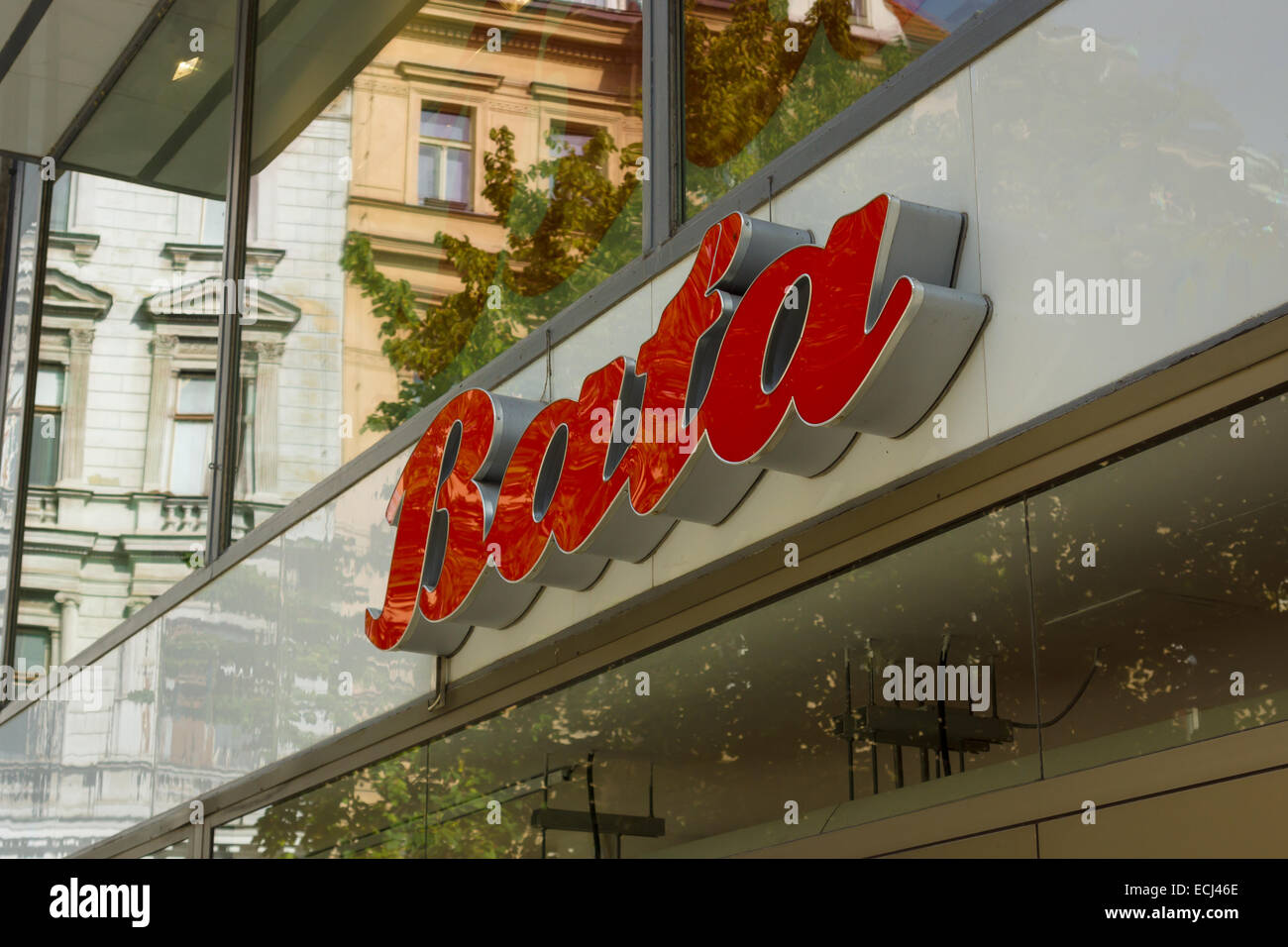 Negozio Bata. Bata - è di proprietà di una famiglia globale di calzature e accessori di moda produttore e rivenditore. Più di 30.000 dipendenti Foto Stock