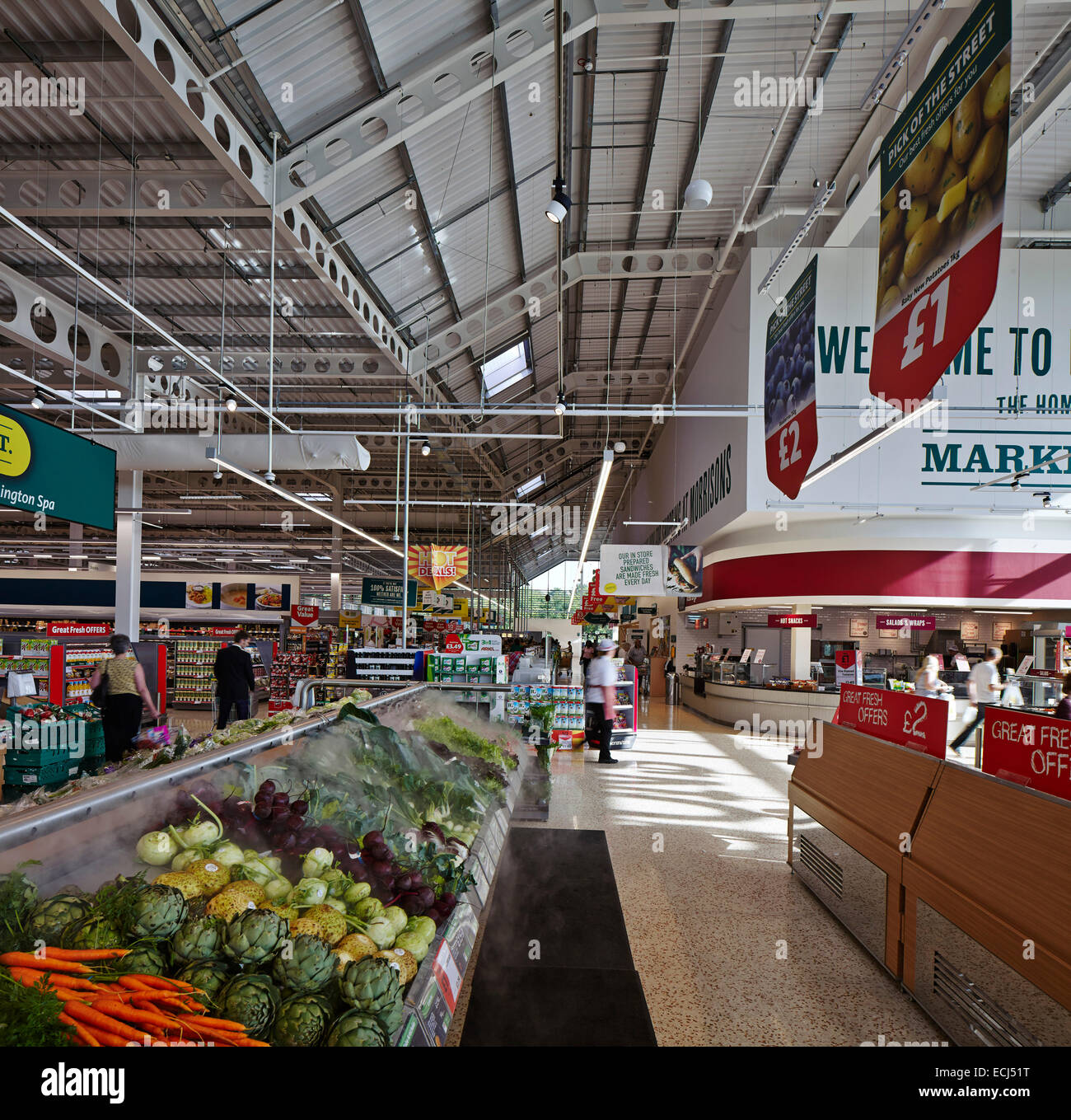 Morrisons Leamington Spa, Royal Leamington Spa, Regno Unito. Architetto: Aukett architetti, 2013. Foto Stock