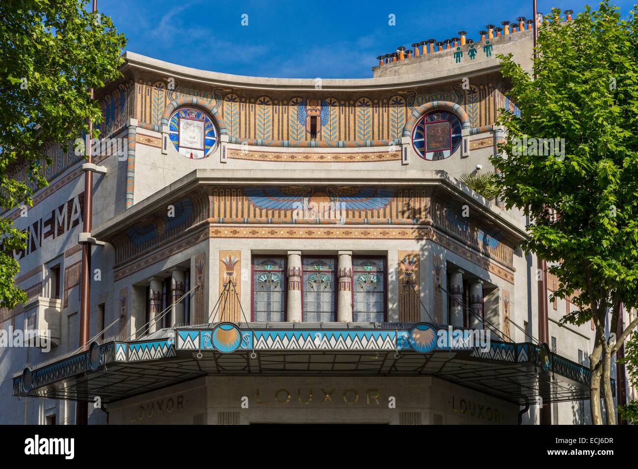 Francia, Parigi, Le Luxor movie theater con stile egiziano dall architetto Henri Zipcy, inaugurato il 6 ottobre 1921, ristrutturato nel mese di aprile 2013 Foto Stock