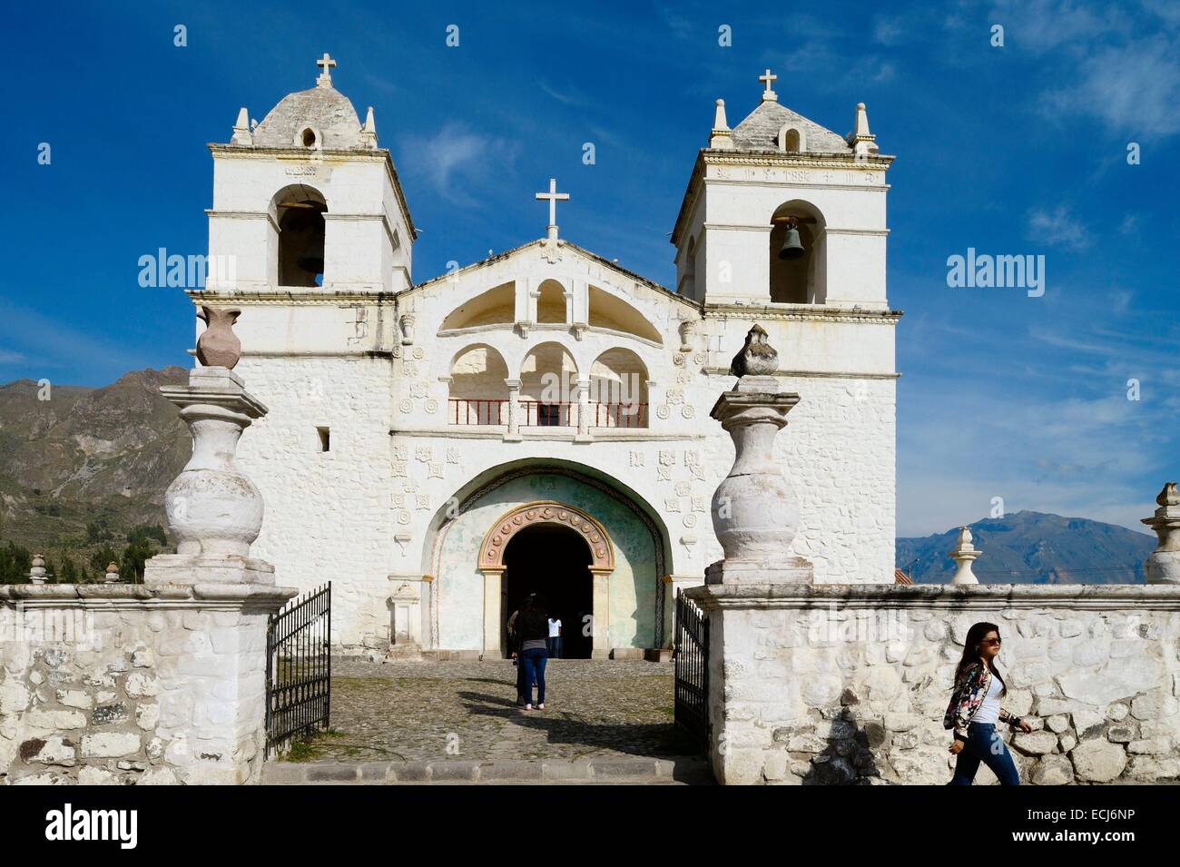 Il Perù, Caylloma Provincia, il Canyon del Colca, chiesa di Maca Foto Stock