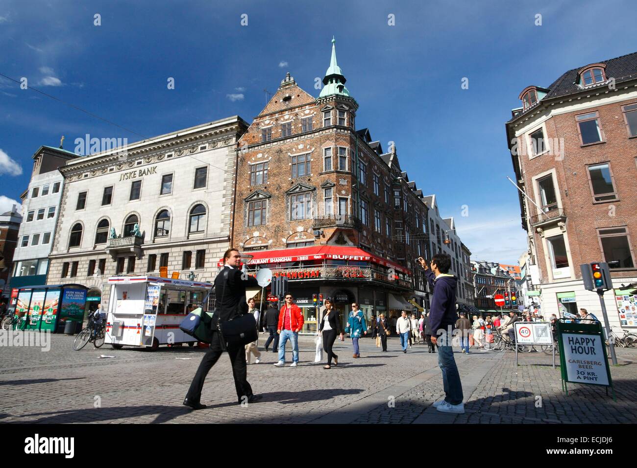 Danimarca, capitale (Hovedstaden), Copenhagen, Oestergade street, nei pressi del municipio (K°benhavns Rσdhus) Foto Stock
