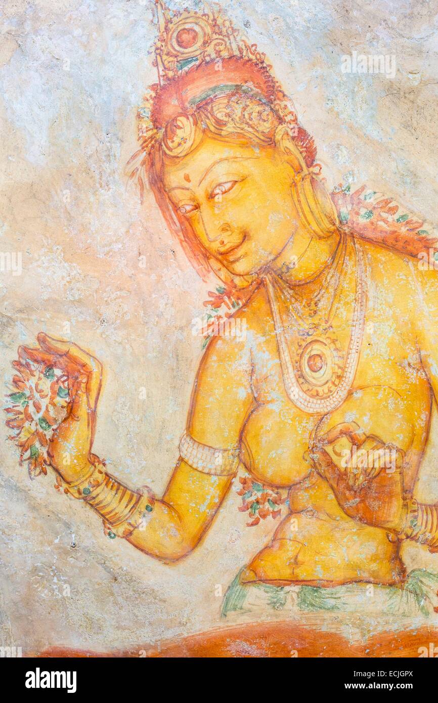 Sri Lanka, provincia centrale, Matale distretto, Sigiriya (Simhagiri), Lion Rock, palazzo del re Kassyapa (V secolo), classificato come patrimonio mondiale dall UNESCO gallery sono verniciati di grotta dove le giovani donne di Sigiriya (cortigiane o ninfe ) scoperta in 18 Foto Stock
