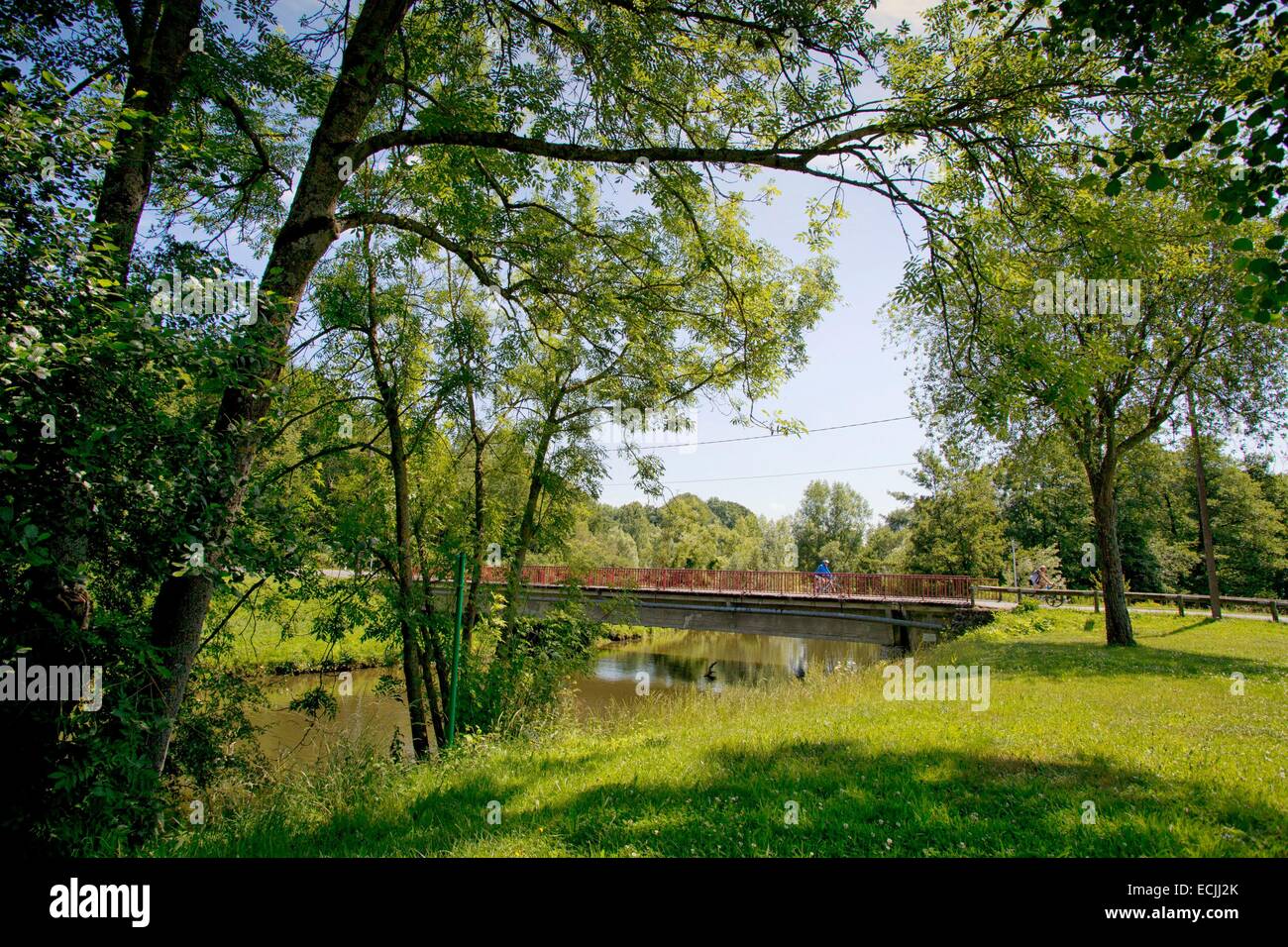 Francia, Aisne, Ohis, Thierache ,ponte sopra il fiume Oise Foto Stock