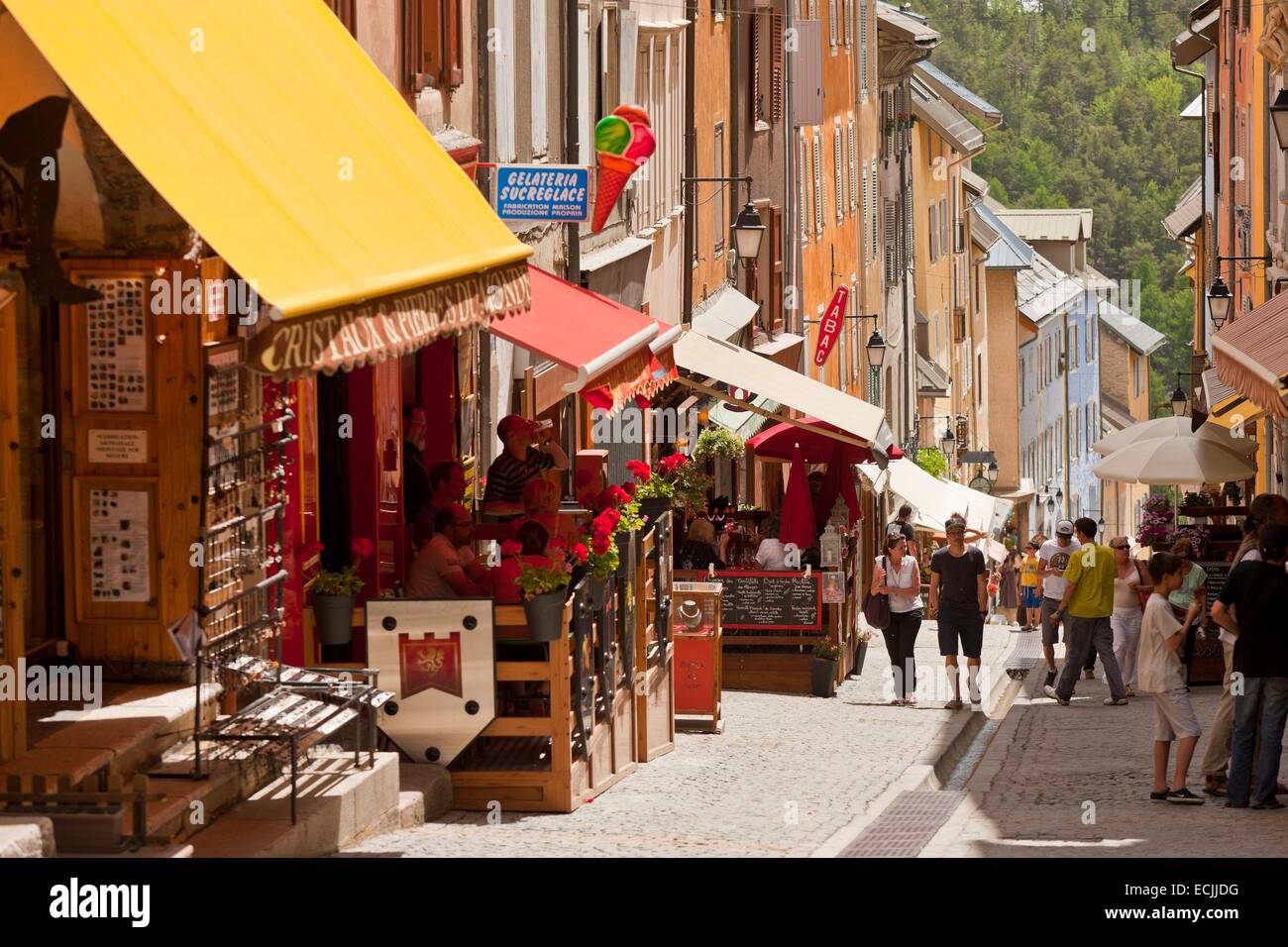 Francia, Hautes-Alpes, Briancon, Vauban sito elencato come patrimonio mondiale dall' UNESCO, Grande Rue Foto Stock
