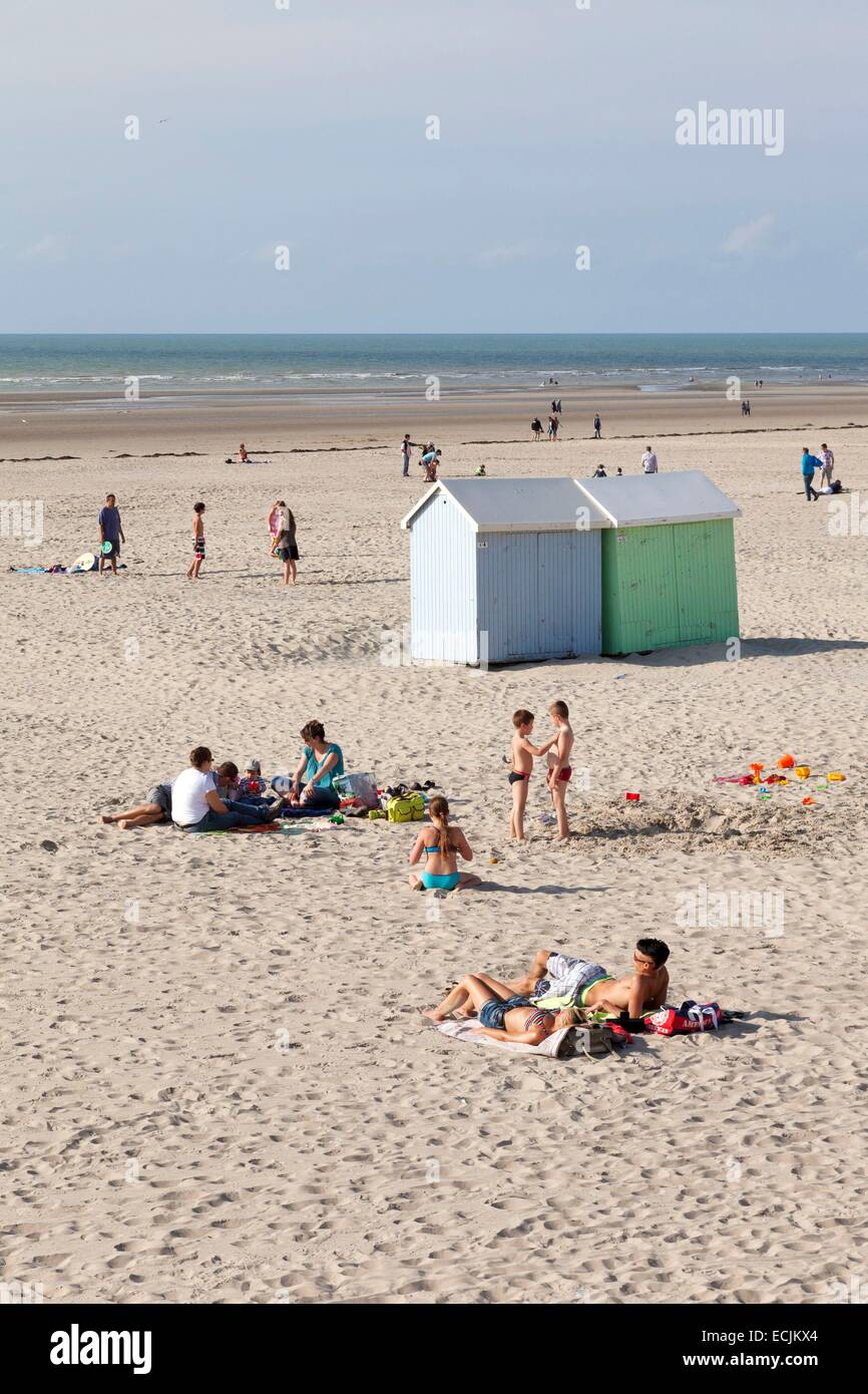 Francia, Pas de Calais, Berck sur Mer, la spiaggia con capanne Foto Stock