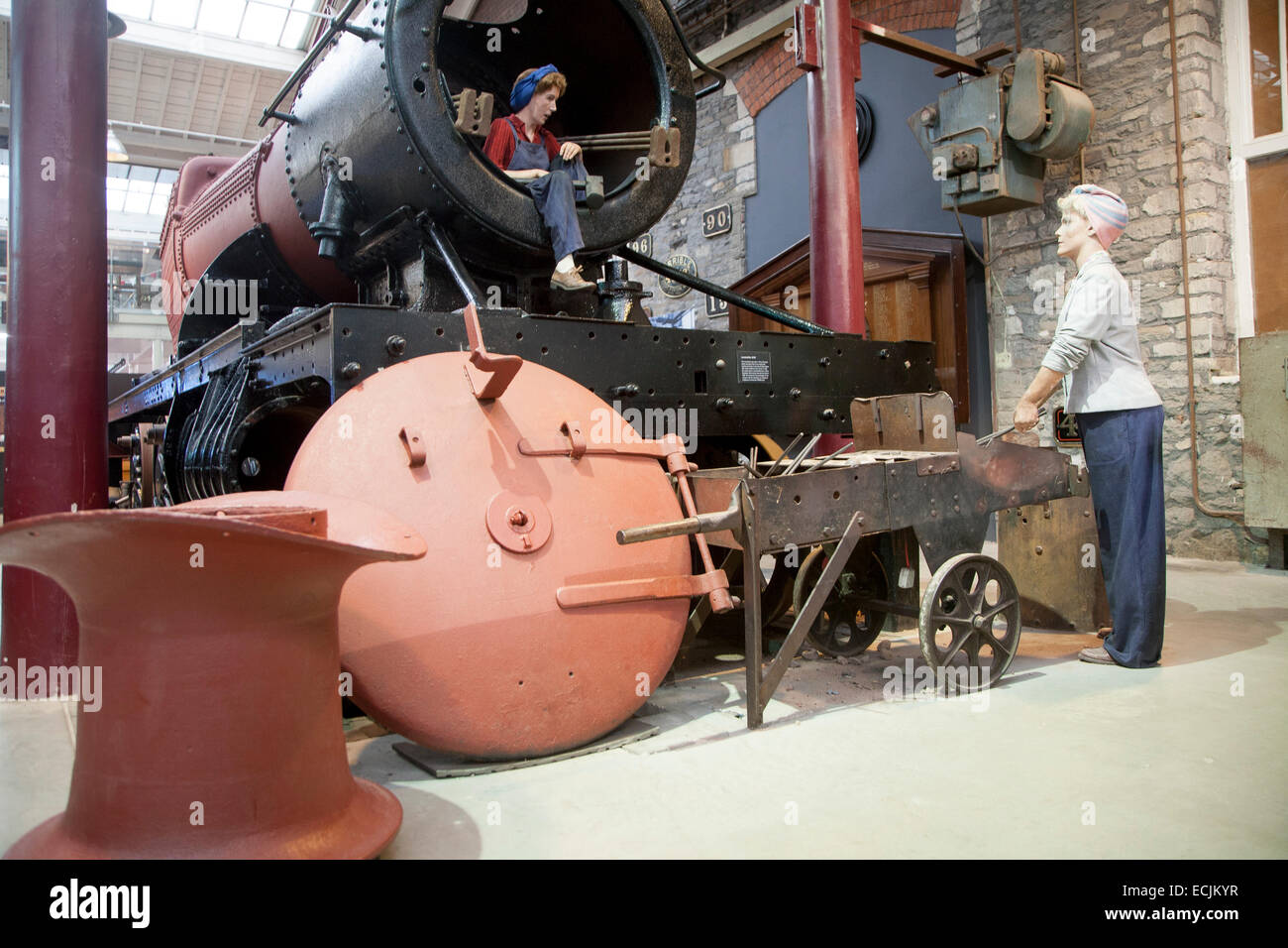 GWR il museo dei treni a vapore Swindon, Inghilterra, Regno Unito manichino di lavoratrice in officina Foto Stock