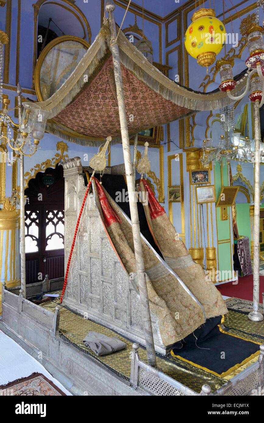 India, Uttar Pradesh, Lucknow, Chota Imambara, noto anche come Hussainabad Imambara, il trono di argento di Muhammad Ali Shah, terzo Nawab di Awadh Foto Stock