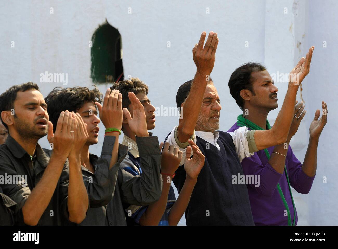 India, Uttar Pradesh, Lucknow, Imambara Talkatora Karbala, Ashura festival, Shia devoti lutto il martirio di Imam Hussain Foto Stock