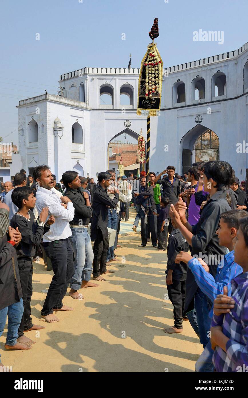 India, Uttar Pradesh, Lucknow, Imambara Talkatora Karbala, Ashura festival, Shia devoti lutto il martirio di Imam Hussain Foto Stock