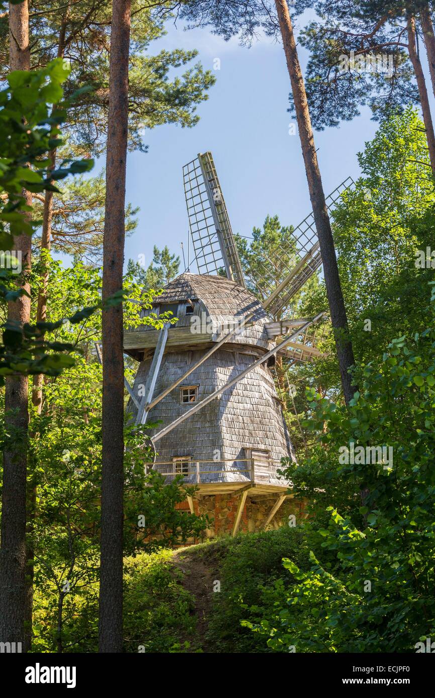 La lettonia (Paesi Baltici), Riga, capitale europea della cultura 2014, etnografica Open Air Museum, il mulino a vento dalla tenuta di Pakalni, parrocchia di Rundeni nell'ex quartiere di Ludza Foto Stock