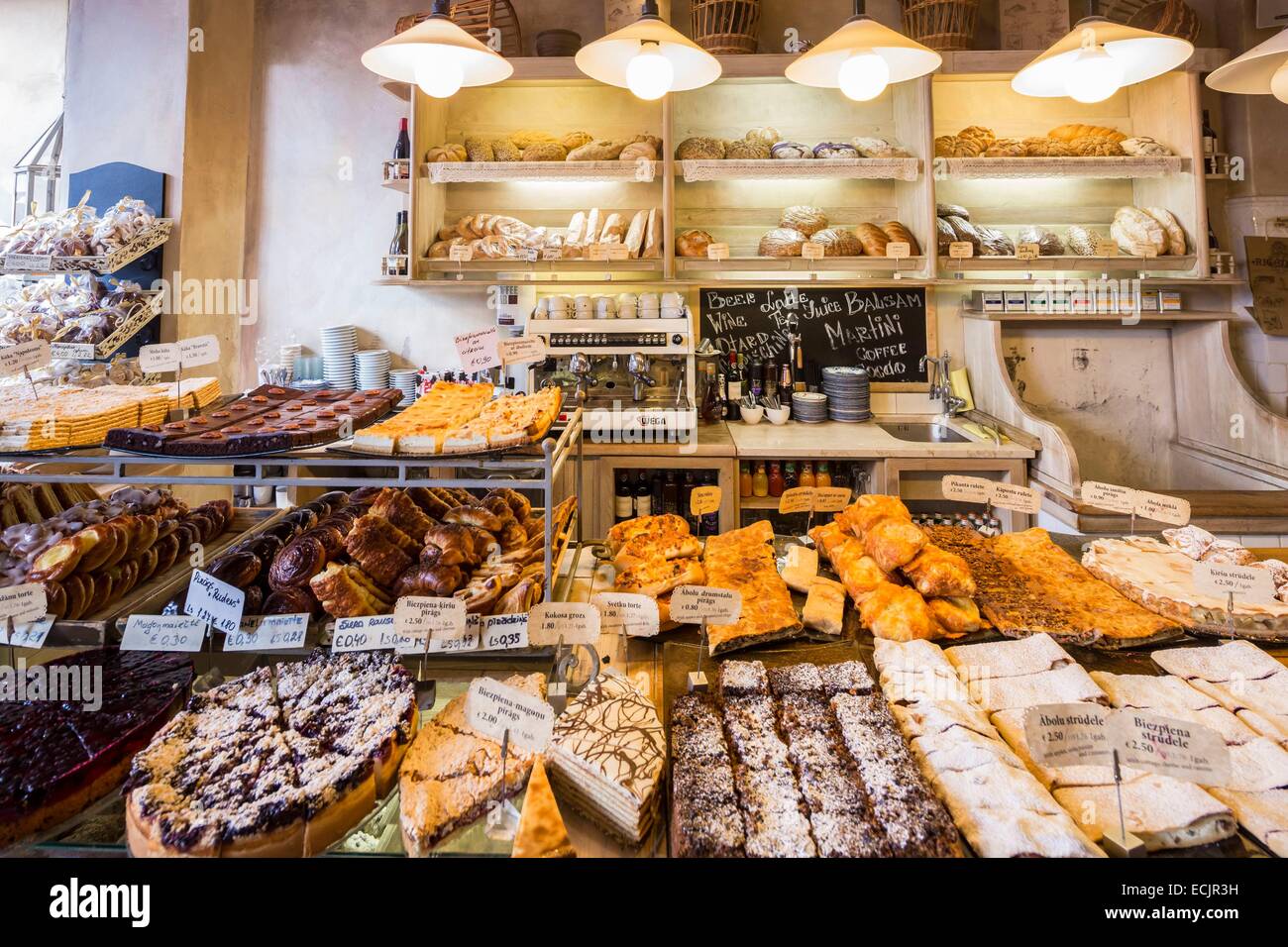 La lettonia (Paesi Baltici), Riga, capitale europea della cultura 2014, centro storico sono classificati come patrimonio mondiale dall'UNESCO, la città vecchia, la torta da forno shop e ristorante Rigensis, Tirgonu Street Foto Stock