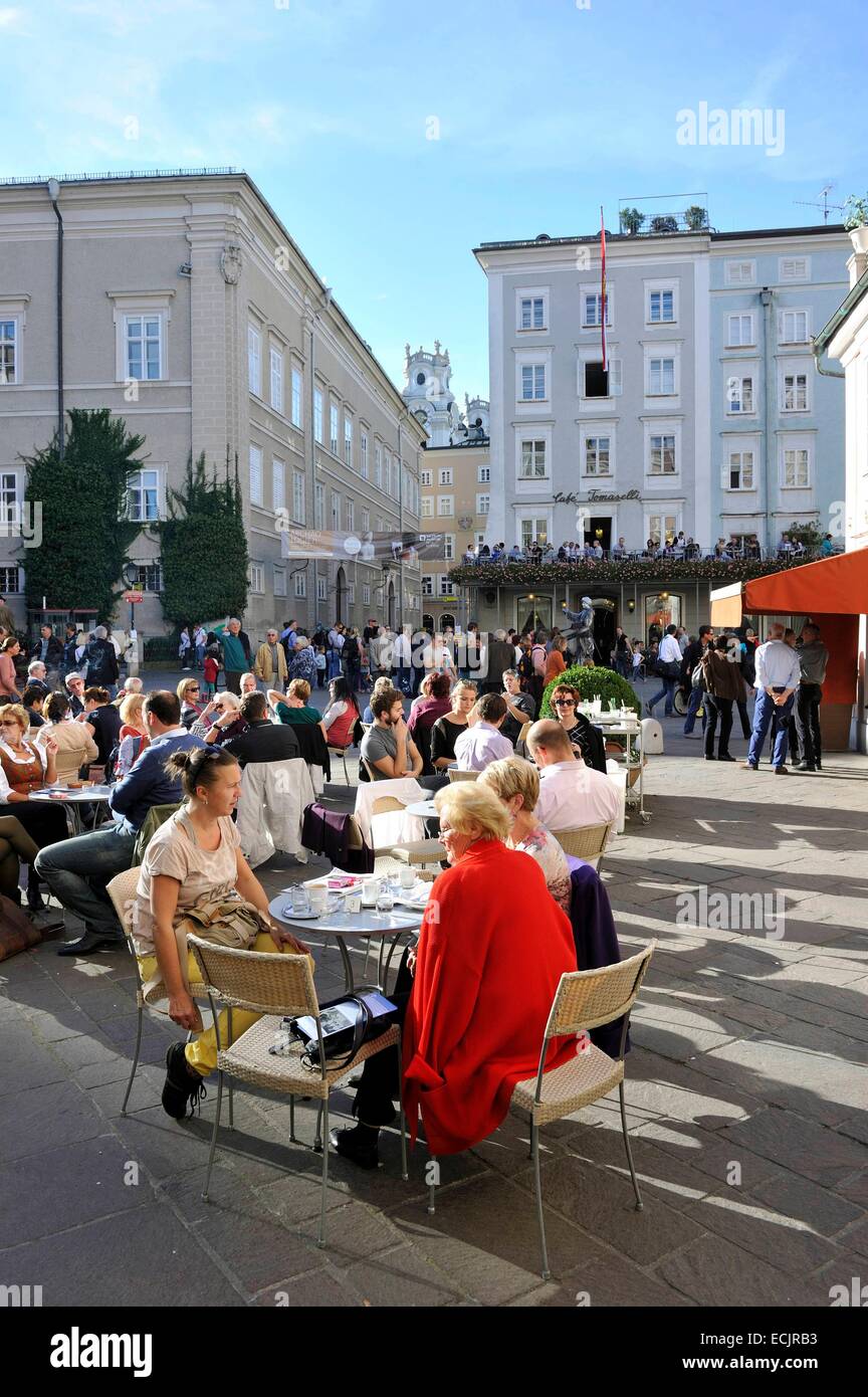 Austria, Salisburgo, centro storico elencati come patrimonio mondiale dall UNESCO, il Fürst il caffè, la cioccolata, venditore, produttore di cioccolato originale Mozartkugel, sul luogo della vecchia Foto Stock