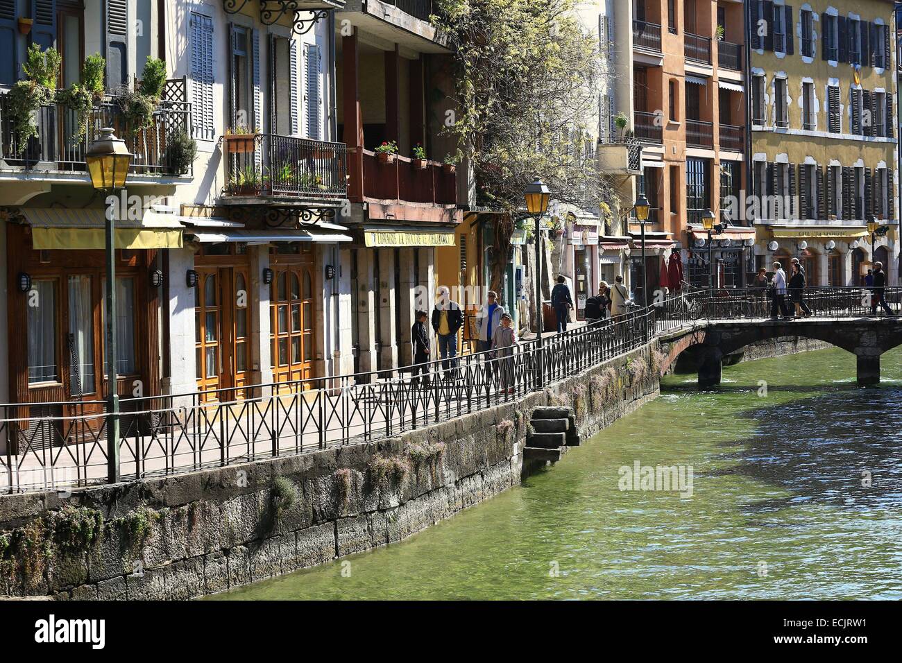 Francia, Haute Savoie, Annecy, Le Thiou fiume wharf Isola Foto Stock