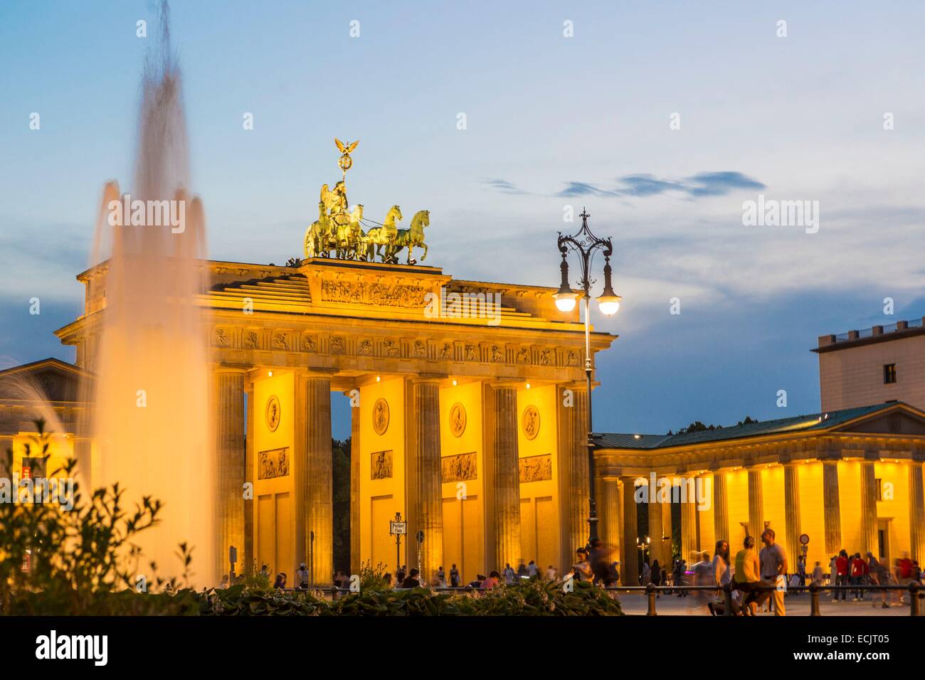 Germania Berlino Est, quartiere Mitte di Berlino, la Porta di Brandeburgo Foto Stock