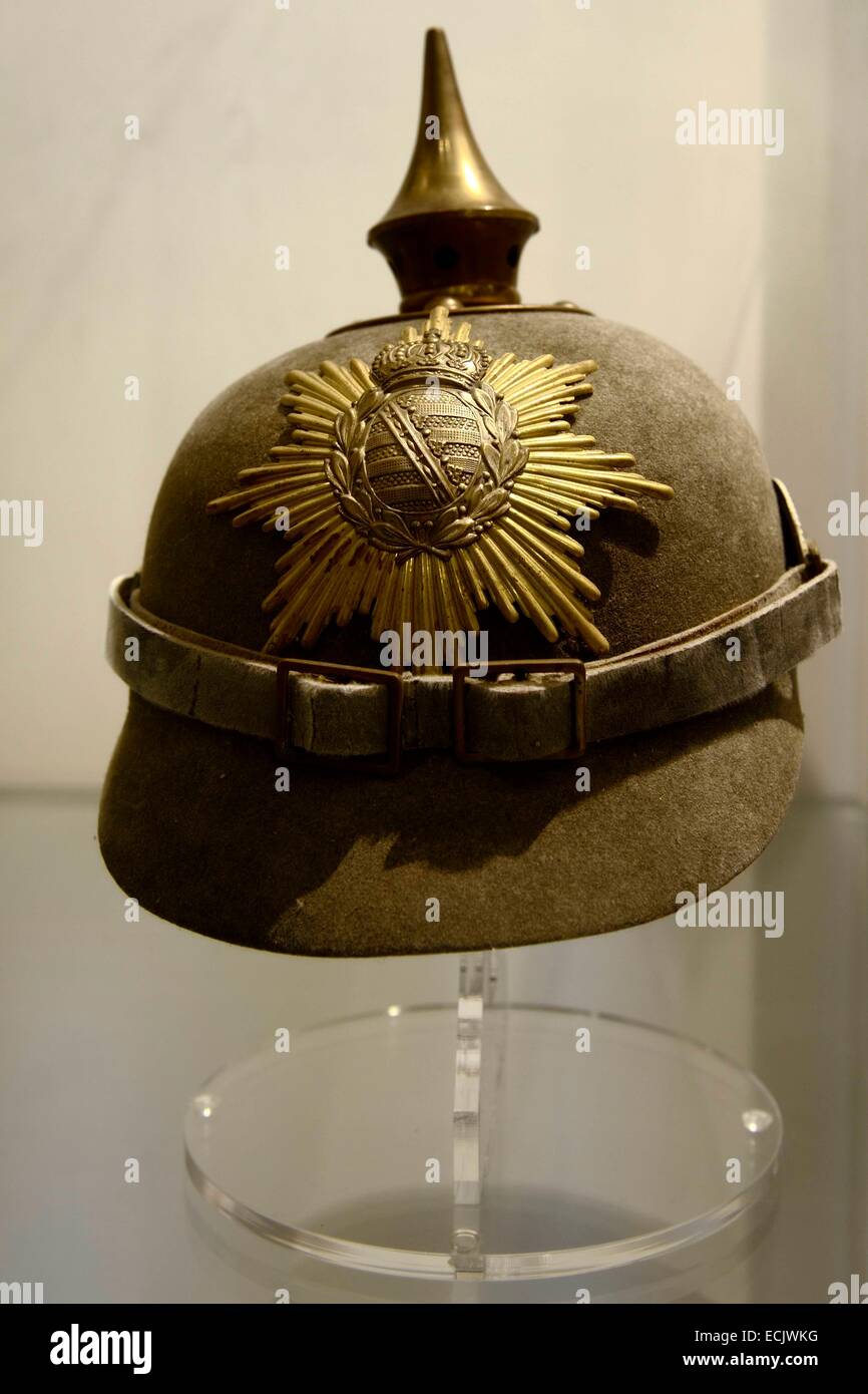 Francia, Meuse, Douaumont, battaglia di Verdun, ossario di Douaumont, necropoli nazionale, Saxon feltro casco spiked modello 1915 Foto Stock