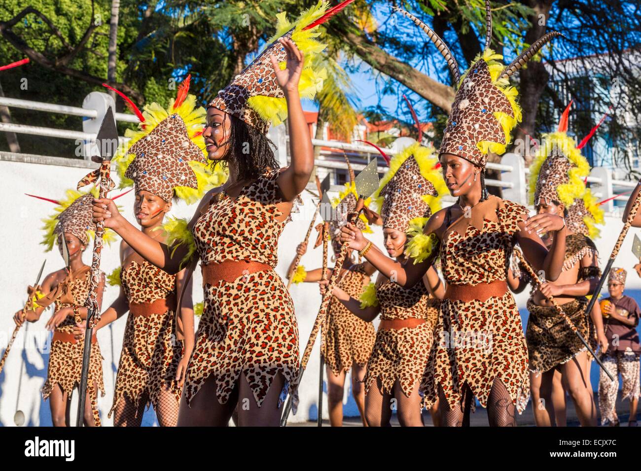Francia, Guadalupa (Indie occidentali francesi), Basse Terre, Carnival (introdotto dai coloni nel XVII secolo), il gruppo Carnival parade Foto Stock